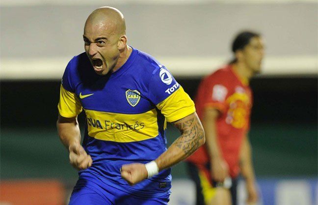 Boca le ganó 2 a 1 a Unión Española con un frentazo de Silva sobre el final