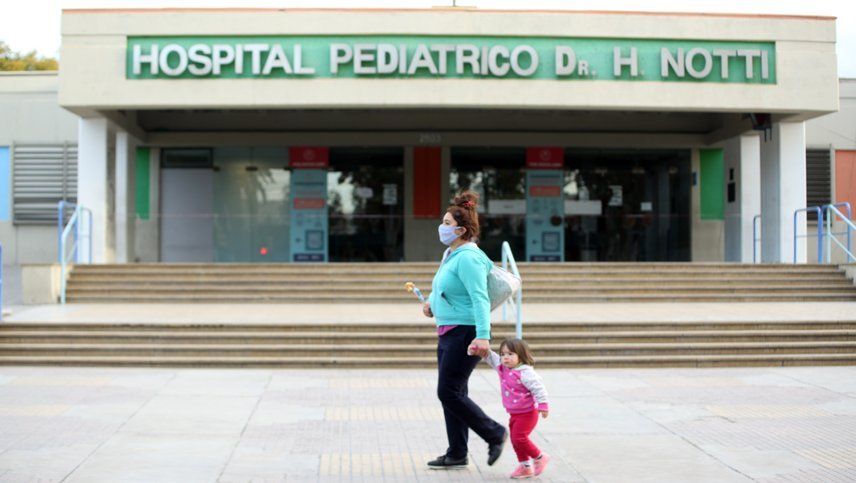 Por el caso positivo del Notti hay 18 enfermeros, 4 niños y 5 médicos en cuarentena