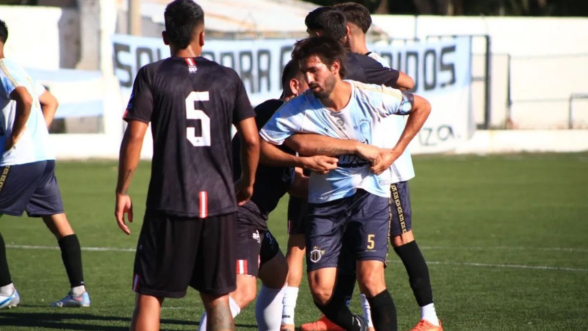 Argentino de Alvear es otro de los equipos que llegó a los octavos de final. Argentino de Alvear es otro de los equipos que llegó a los octavos de final.