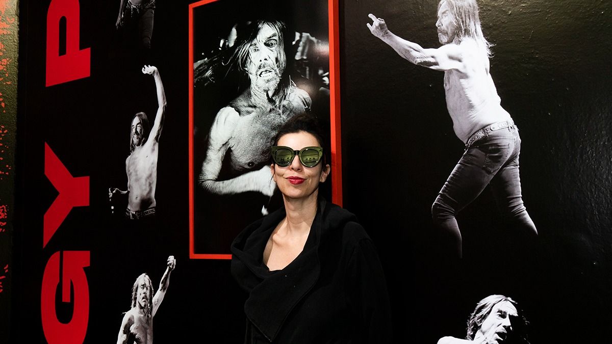 Savelli afirma que, a pesar de haber vivido mucho tiempo afuera, el vínculo con su Mendoza natal no se quebró y hasta se ve reflejado en la muestra fotográfica. Savelli afirma que, a pesar de haber vivido mucho tiempo afuera, el vínculo con su Mendoza natal no se quebró y hasta se ve reflejado en la muestra fotográfica.