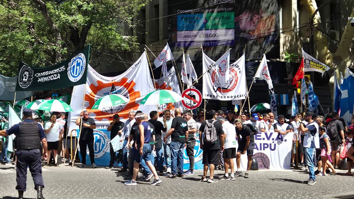 Contra la reforma laboral la CGT se movilizó por calles del centro de Mendoza