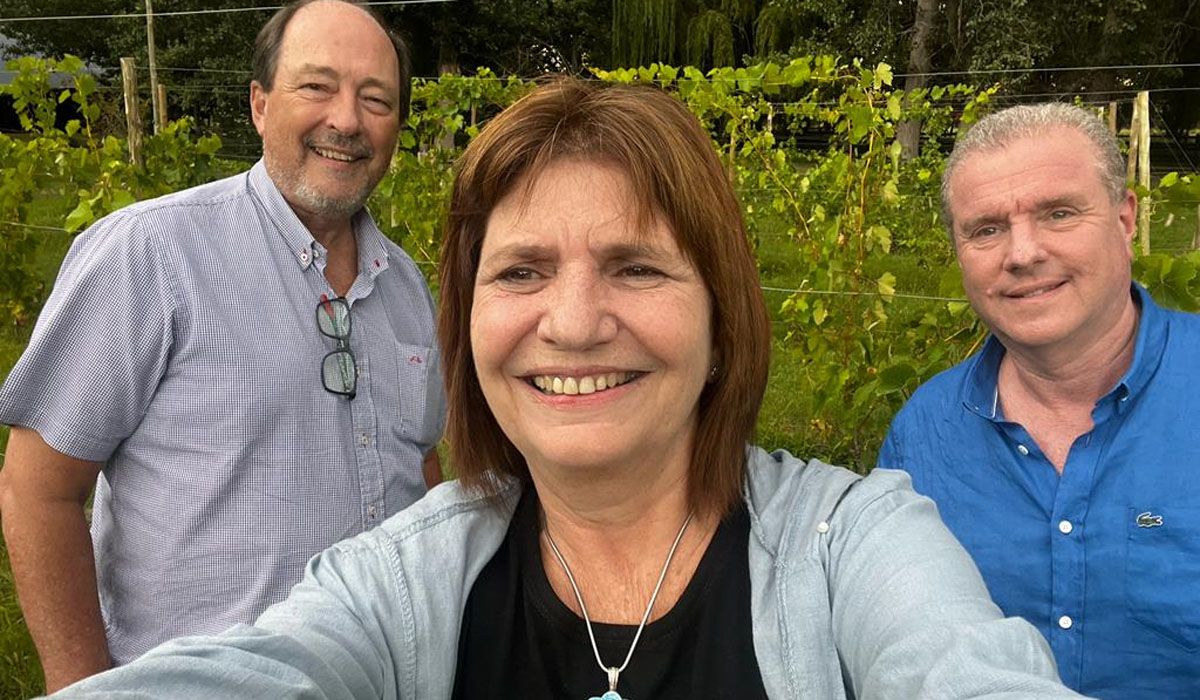 Ernesto Sanz, Bullrich y Gerardo Milman, entre viñedos del sanrafaelino.