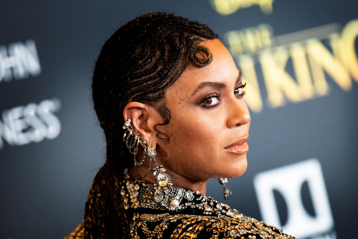 La superestrella estadounidense Beyoncé dio su apoyo a la candidatura de Kamala Harris, durante un evento de campaña en Houston (Texas). Crédito: EFE. La superestrella estadounidense Beyoncé dio su apoyo a la candidatura de Kamala Harris, durante un evento de campaña en Houston (Texas). Crédito: EFE.