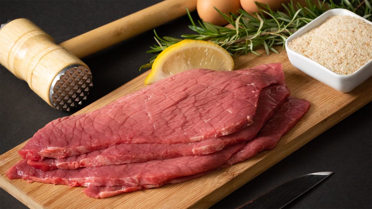 El truco para que la carne de milanesa quede súper blanda por dentro y crujiente por fuera