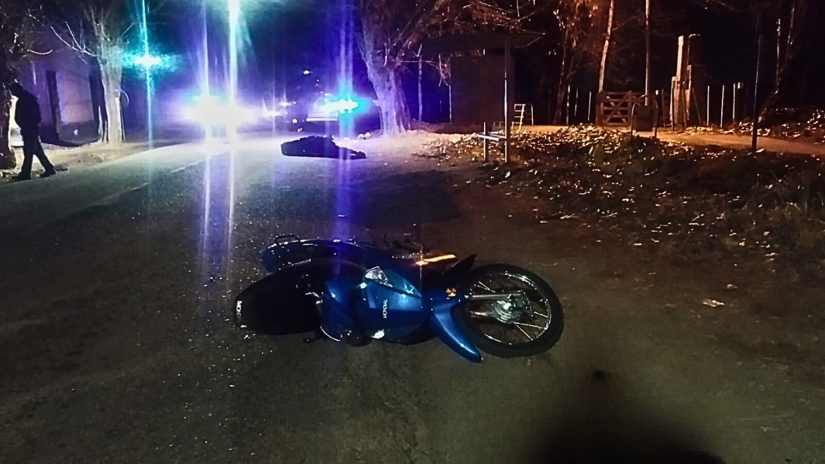 Un joven murió tras chocar contra un árbol con su moto
