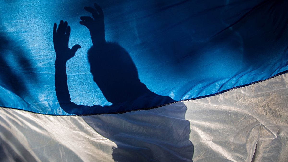 Banderas, camisetas y hasta velas. Todo ayuda en el Mundial Qatar 2022 cuando llegan los nervios.