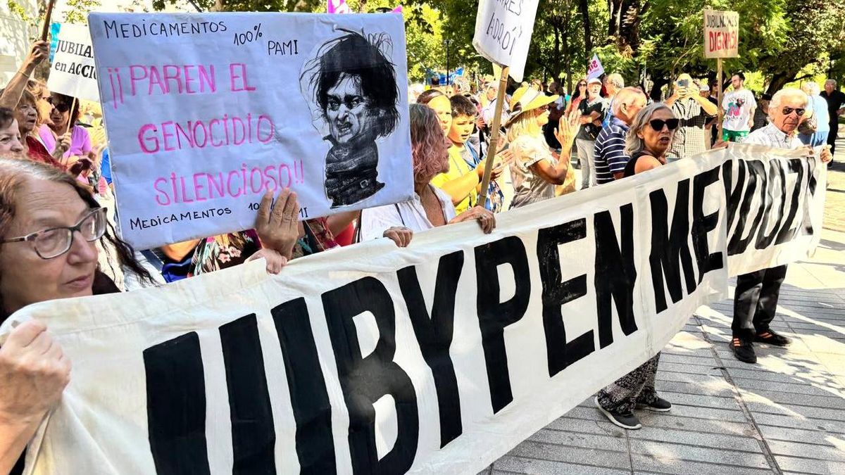 Por la falta de entrega de medicamentos gratuitos que hace el PAMI Mendoza, la asociación de Jubilados y Pensionados Mendoza interpuso una medida judicial para que se ejecute la multa acumulada que ya supera los $55 millones. Por la falta de entrega de medicamentos gratuitos que hace el PAMI Mendoza, la asociación de Jubilados y Pensionados Mendoza interpuso una medida judicial para que se ejecute la multa acumulada que ya supera los $55 millones.