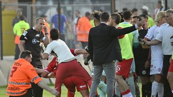 La bronca de Huracán contra el árbitro que amenazó a Kudelka de romperlo todo