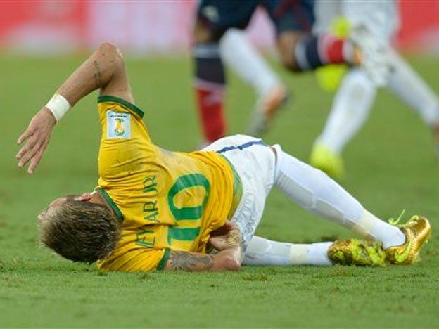 FIFA estudia la acción de Zúñiga que dejó fuera del Mundial a Neymar