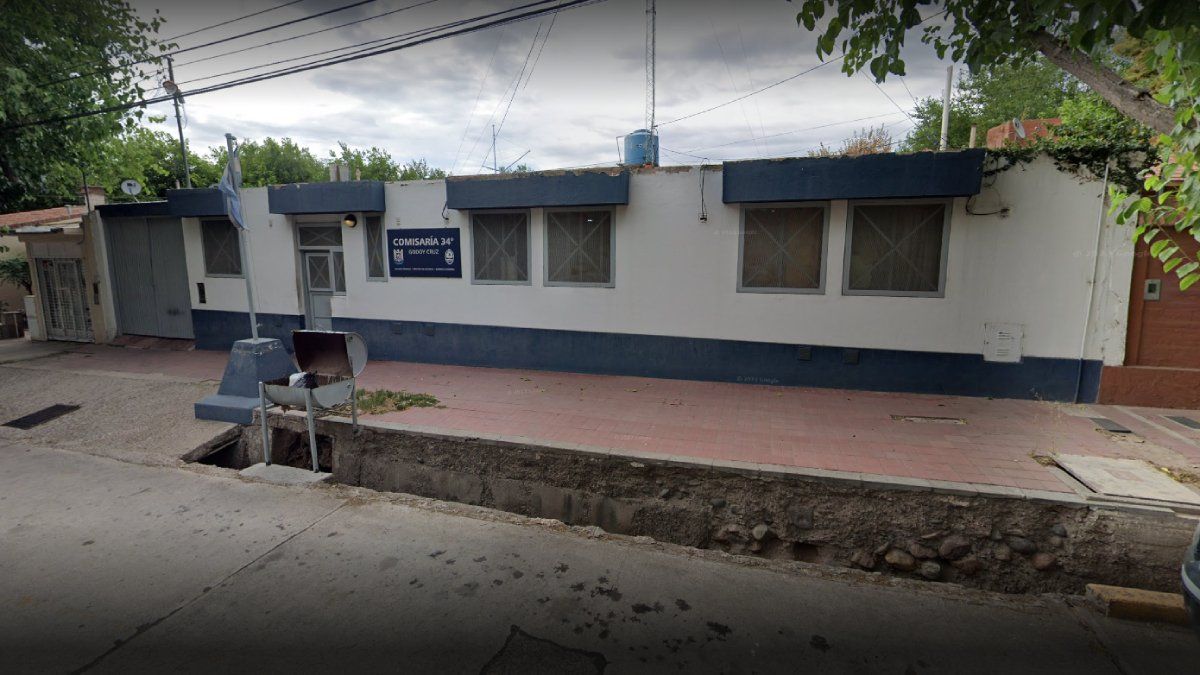 La Comisaría 34 está ubicada en el barrio Bancario de Godoy Cruz.