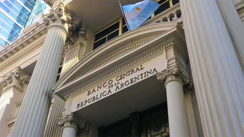 Ajuste a los tramposos: beneficiarios del IFE no podrán comprar dólares