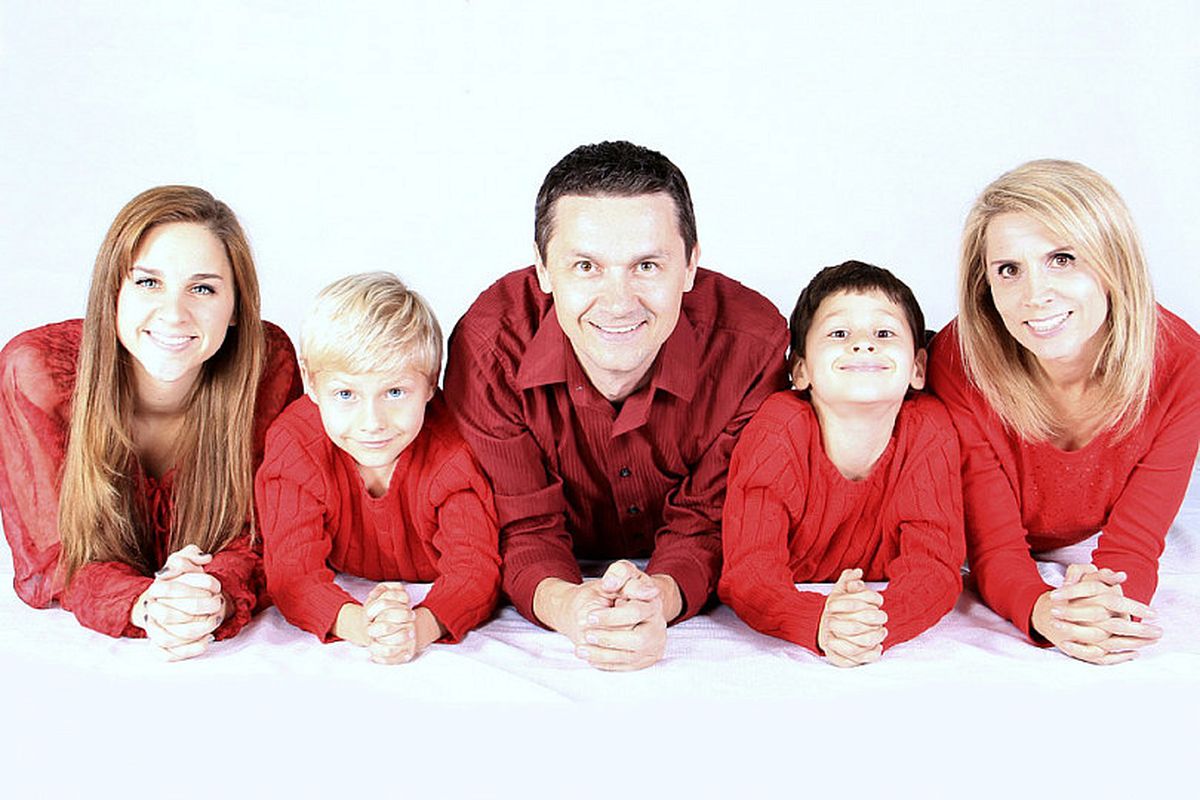 Los integrantes de las familias numerosas suelen ser más sociables. Los integrantes de las familias numerosas suelen ser más sociables.