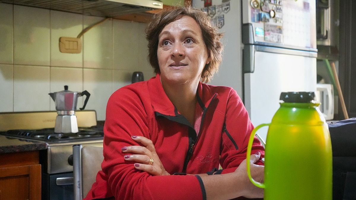 Bibiana Elizabeth Policelli, la mujer que se animó a enviarle una carta a un combatiente de Malvinas luego de verlo por televisión. Bibiana Elizabeth Policelli, la mujer que se animó a enviarle una carta a un combatiente de Malvinas luego de verlo por televisión.