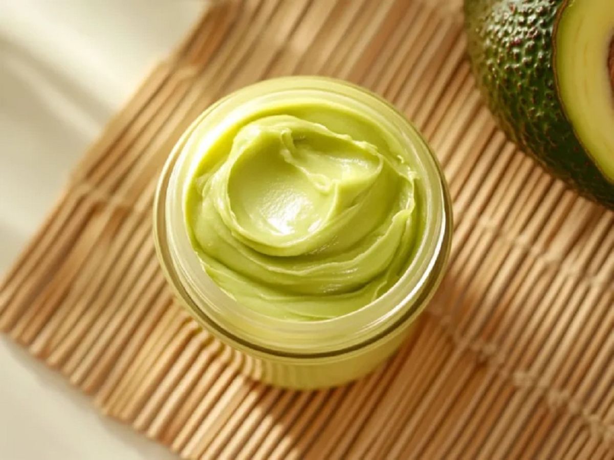Esta mascarilla casera lleva aguacate, plátano y miel. Imagen: Freepik. Esta mascarilla casera lleva aguacate, plátano y miel. Imagen: Freepik.
