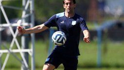 Milito se entrenó con normalidad y sería titular ante Estudiantes