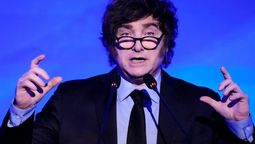 Sectores políticos y sindicales refutaron los dichos de Javier Milei, señalando mecanismos de subsistencia como endeudamiento y pluriempleo.