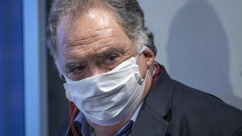 El diputado Valdés también se vacunó y mandó al frente al ministro Ginés