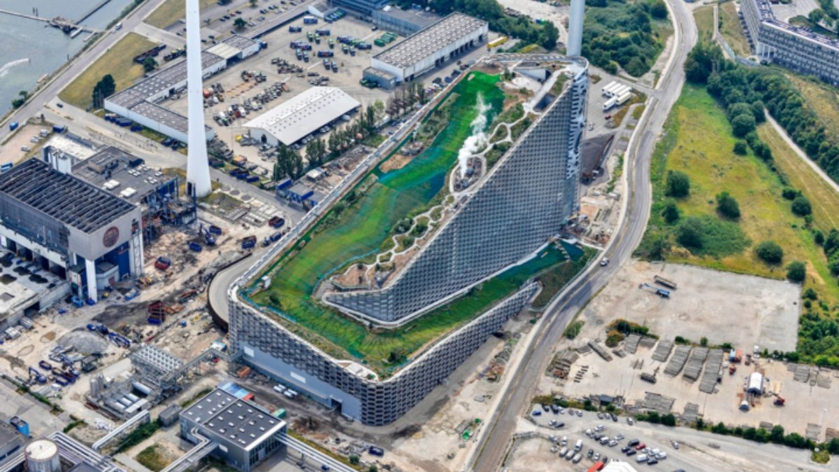 Vista aérea del edificio CopenHill en Dinamarca. (Foto: CopenHill)