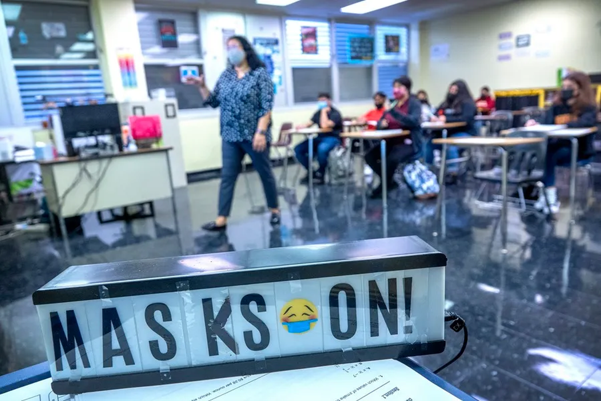  Un salón de clases de Estados Unidos durante la pandemia de Covid-19. Crédito: EFE/EPA/ Cristóbal Herrera-Ulashkevich. Un salón de clases de Estados Unidos durante la pandemia de Covid-19. Crédito: EFE/EPA/ Cristóbal Herrera-Ulashkevich.