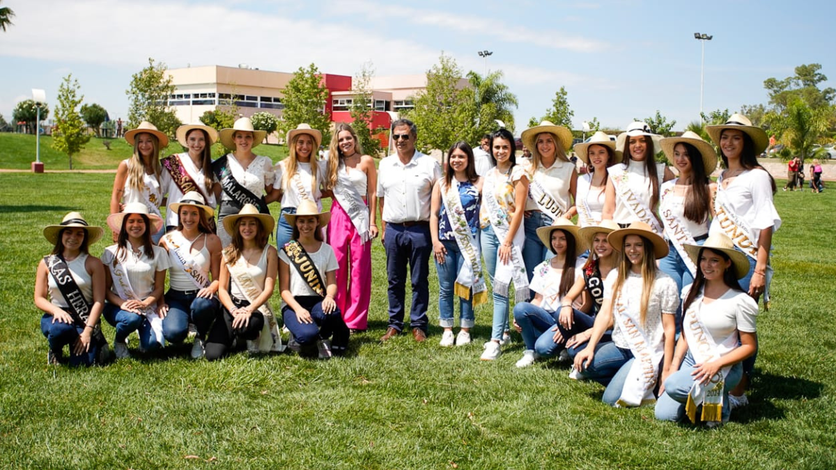 Las representantes de todos los departamentos, la virreina de Regatas y el presidente del club estuvieron presentes en el espectacular evento.