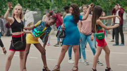 quieren cancelar guapis, un polemico filme que sexualiza a ninas y estrenara en netflix