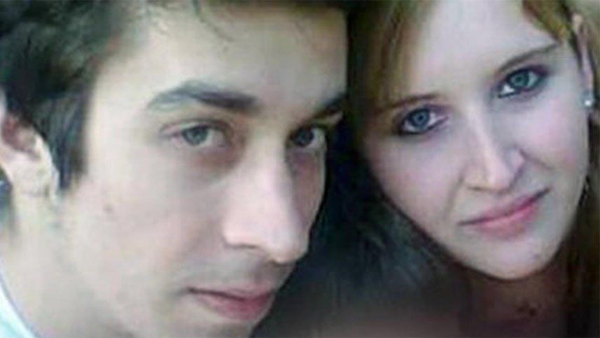 Los hermanastros que eran pareja y serán juzgados por asesinar y calcinar a sus padres: el olor nauseabundo delató el crimen
