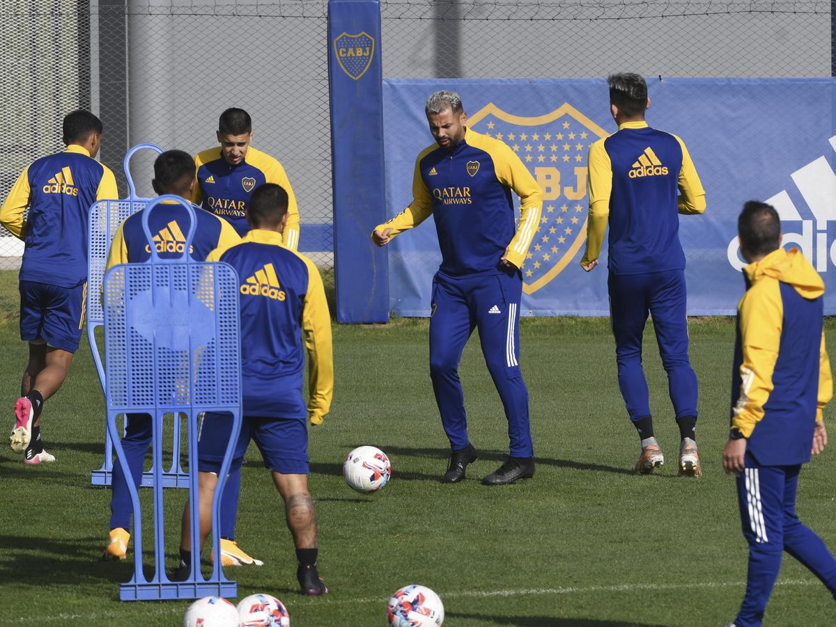 Cardona quedar&iacute;a afuera del Supercl&aacute;sico con el nuevo esquema de Sebasti&aacute;n Battaglia para Boca.