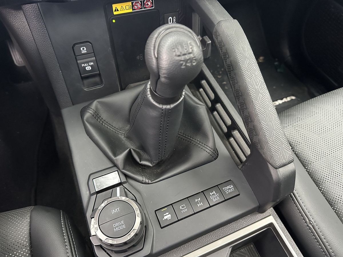 La palanca de cambio manual, casi extinta en Estados Unidos. La palanca de cambio manual, casi extinta en Estados Unidos.