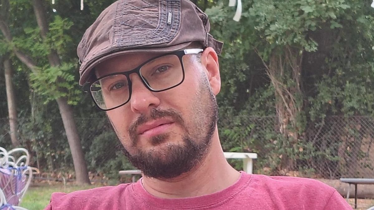 Un docente se contagió una bacteria en Chile y su familia pidió ayuda para los gastos