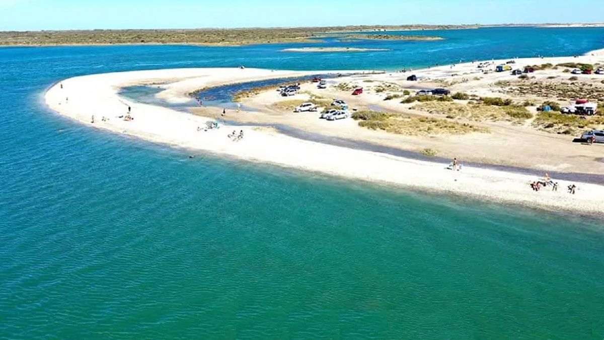 Playa Perdices está en Río Negro, cerca de Las Grutas, una bahía de aguas cristalinas y arena blanca es llamado el Caribe argentino Playa Perdices está en Río Negro, cerca de Las Grutas, una bahía de aguas cristalinas y arena blanca es llamado el Caribe argentino