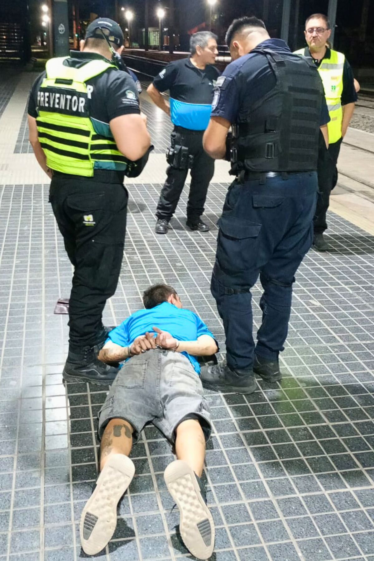 Atraparon a un delincuente tras un robo en las torres del Procrear en Ciudad