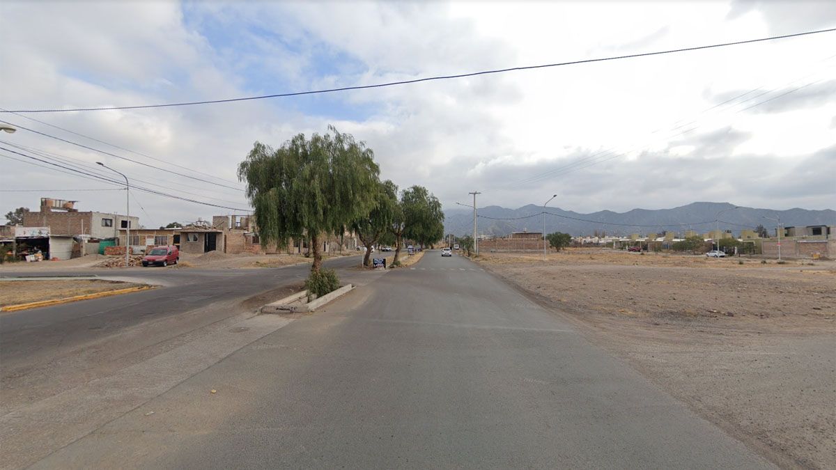 El accidente entre el motociclista y el colectivo del Grupo 7 ocurrió en calle Santa Rosa a pocos metros de Boulogne Sur Mer, en Las Heras.