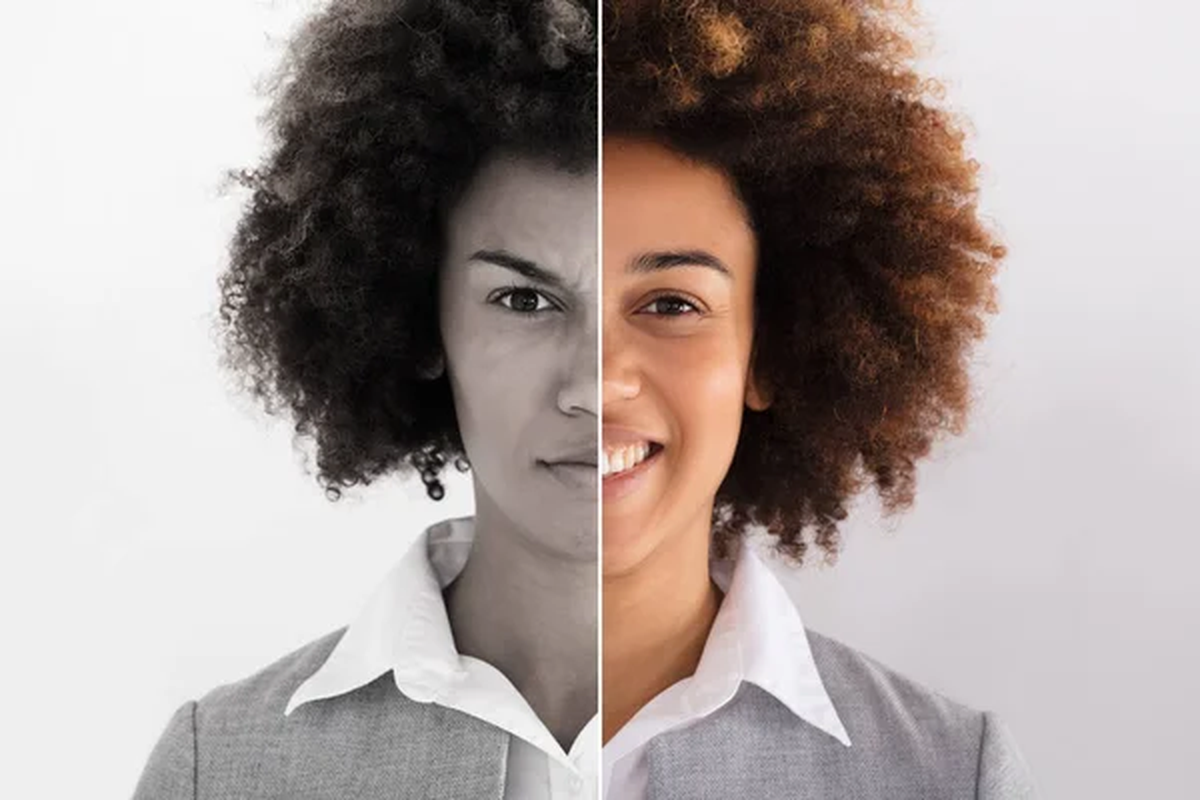 La mujer tiene sensaciones encontradas.