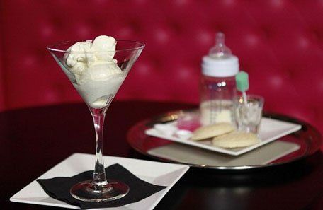 Inventaron un helado fabricado con leche materna