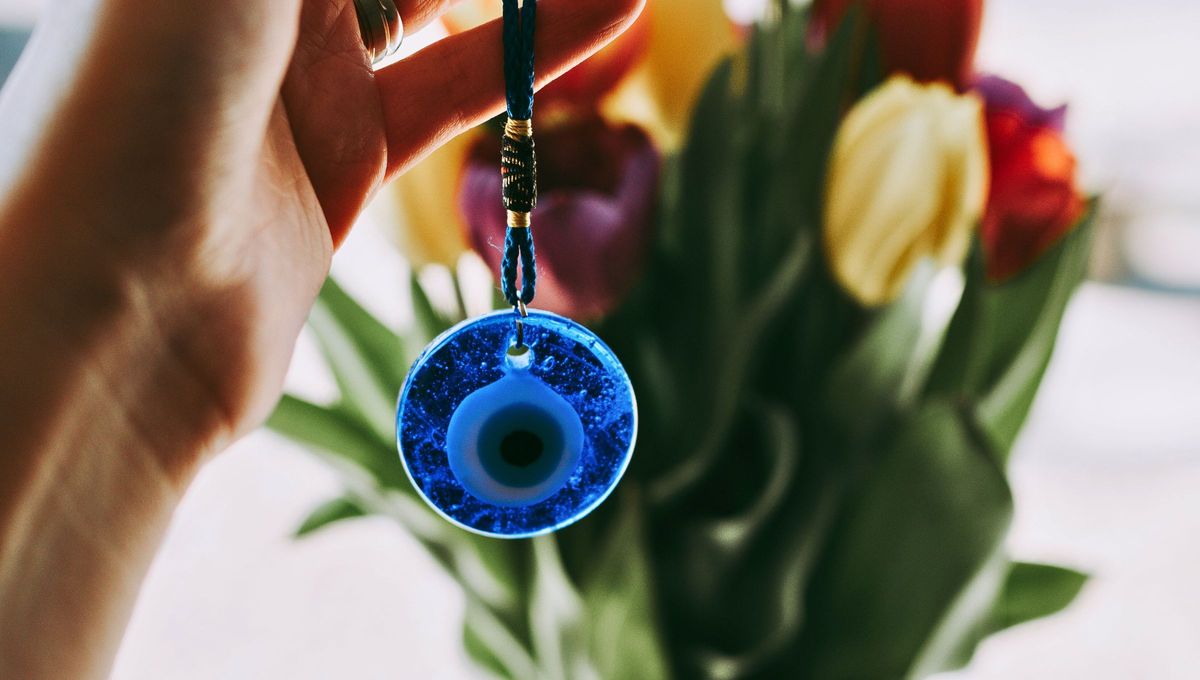 El amuleto de la suerte han sido utilizados a lo largo de la historia como herramientas para atraer buena fortuna y proteger a quienes los portan.