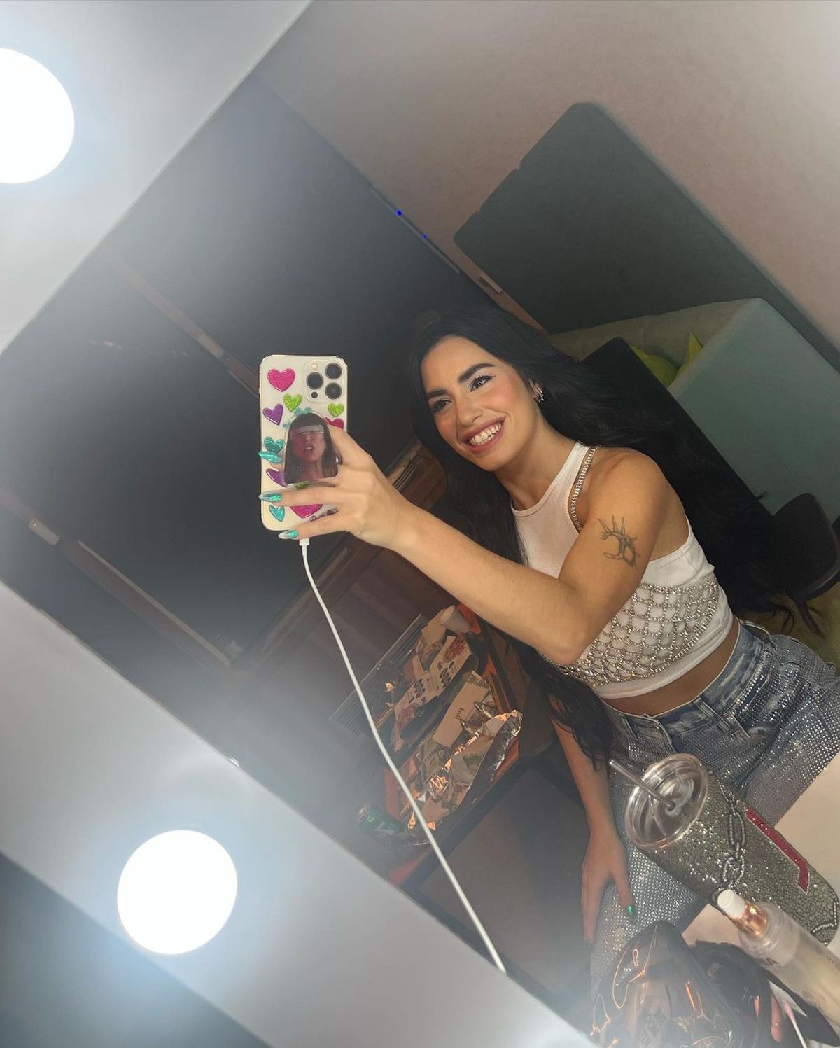 En corpiñito shiny, Lali Espósito paraliza la tendencia más glam. En corpiñito shiny, Lali Espósito paraliza la tendencia más glam.