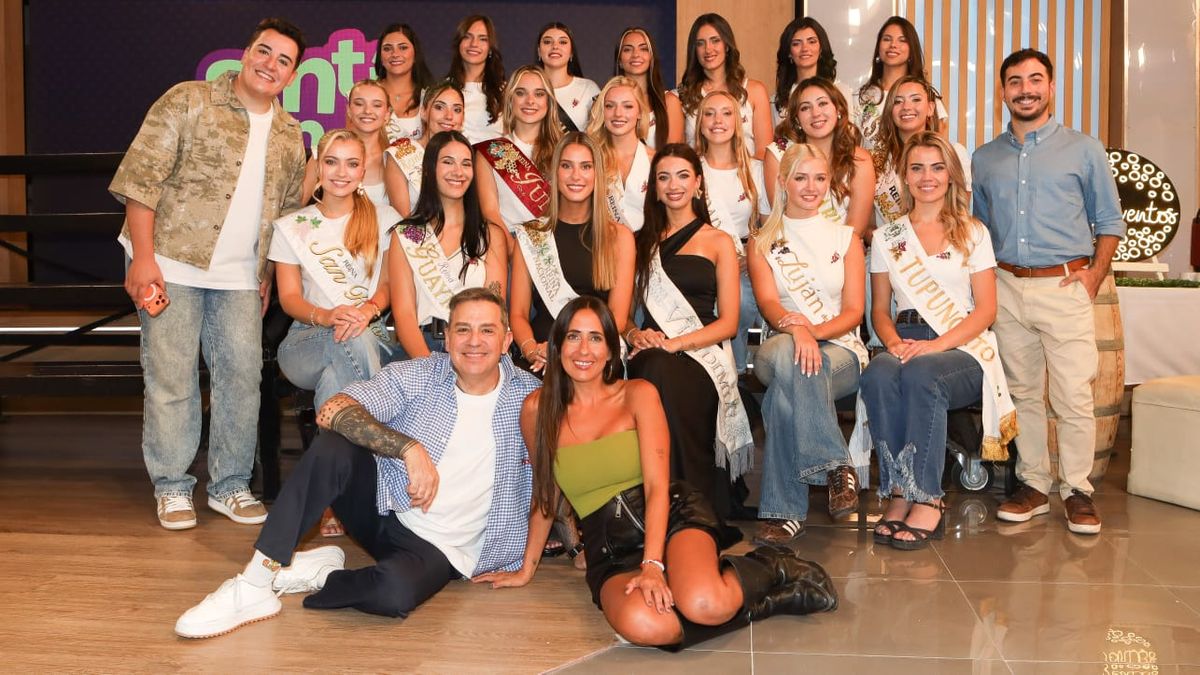 Se sum&oacute; el equipo de Sent&iacute; Vendimia de Canal 7 a la foto con las reinas. Al costado izquierdo, el Chory Ochionero; en el centro, Rody Gravina y Daniela Guti&eacute;rrez y a la dercha, Lucas Castro.