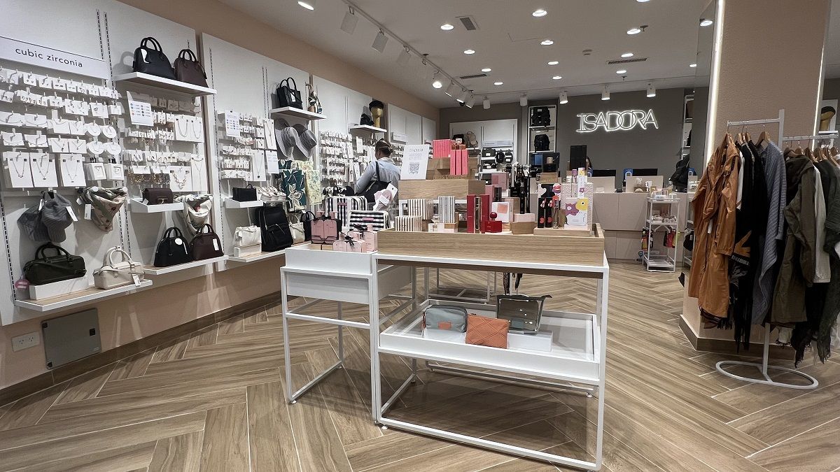 Isadora desembarcó en Mendoza Shopping. Isadora desembarcó en Mendoza Shopping.