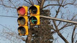 Más de 200 intersecciones del área metropolitana contarán con semáforos inteligentes para facilitar la onda verde. Más de 200 intersecciones del área metropolitana contarán con semáforos inteligentes para facilitar la onda verde.