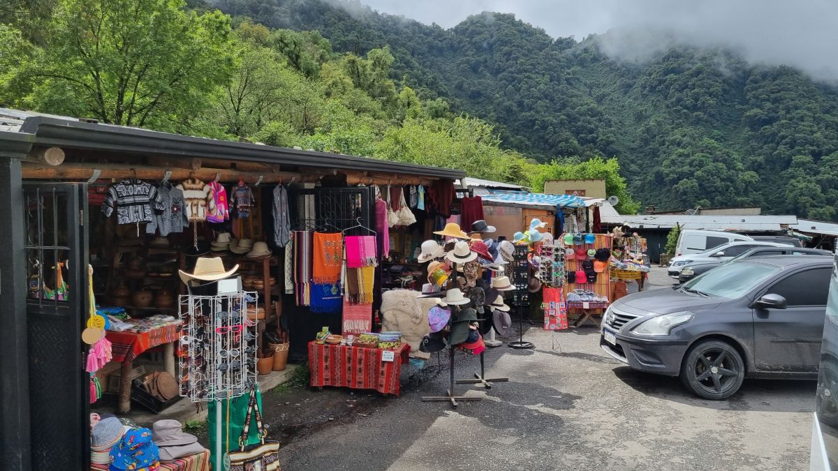 Artesanos en el Parque Nacional Aconquija. (Foto: Federico Zalazar) Artesanos en el Parque Nacional Aconquija. (Foto: Federico Zalazar)