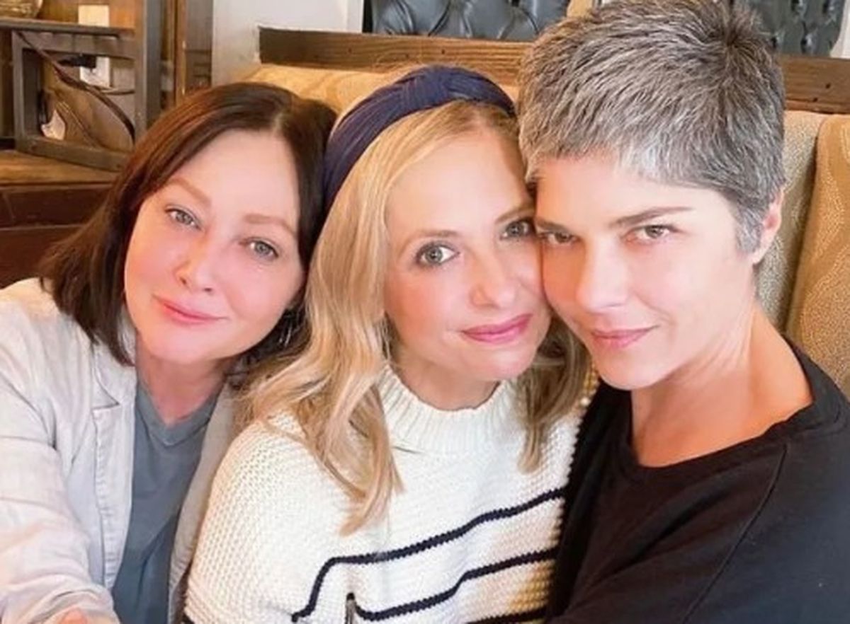 Selma Blair sigue siendo muy amiga de Sarah Michelle Gellar. En la foto también está Shannen Doherty, actriz que falleció por cáncer. Selma Blair sigue siendo muy amiga de Sarah Michelle Gellar. En la foto también está Shannen Doherty, actriz que falleció por cáncer.