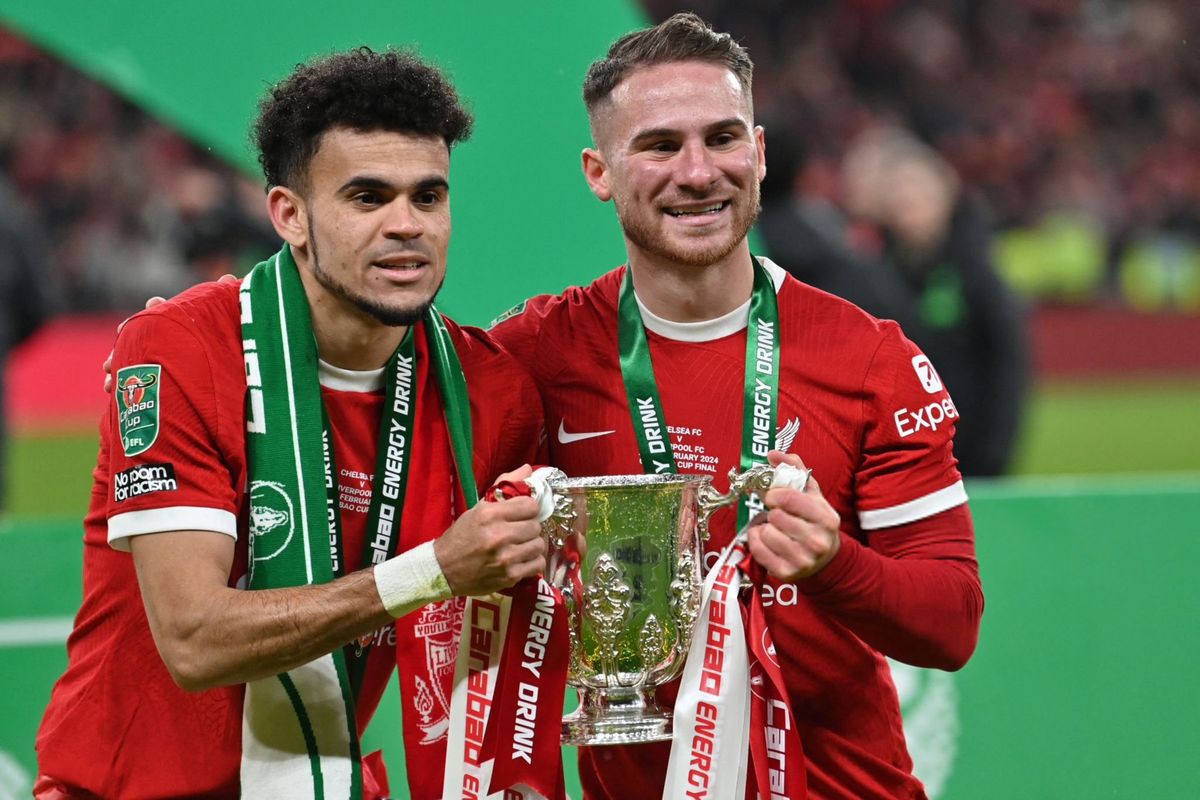 Alexis con el colombiano Díaz y la Carabao Cup