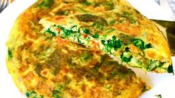 Tortilla de acelga, una de las recetas más esponjosas y sabrosas.