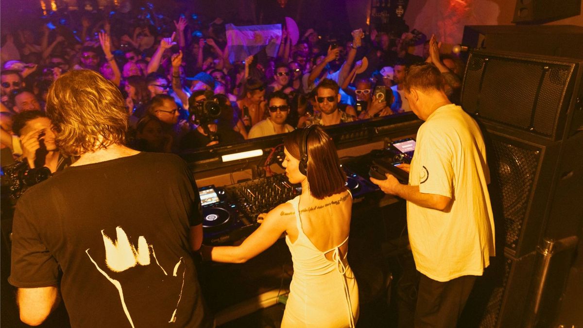 En Europa y con grandes figuras del mundo de la música electrónica. En Europa y con grandes figuras del mundo de la música electrónica.