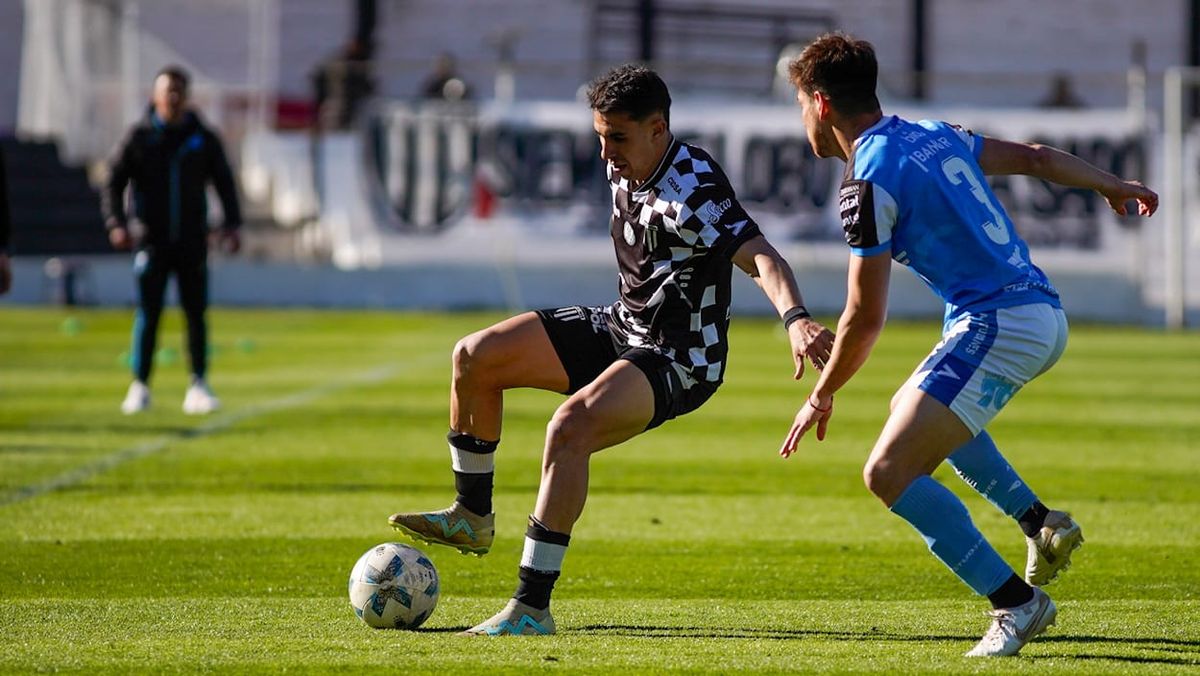 Gimnasia y Esgrima está en la cima de la Zona B de la Primera Nacional. Gimnasia y Esgrima está en la cima de la Zona B de la Primera Nacional. 
