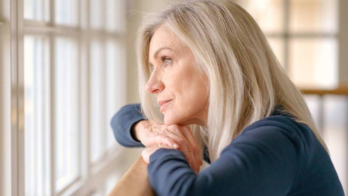 Cuál es el síntoma de Alzheimer precoz que aparece a los 40 años.