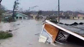 Dorian llegó a las Bahamas: destrozos y cuerpos flotando en las calles