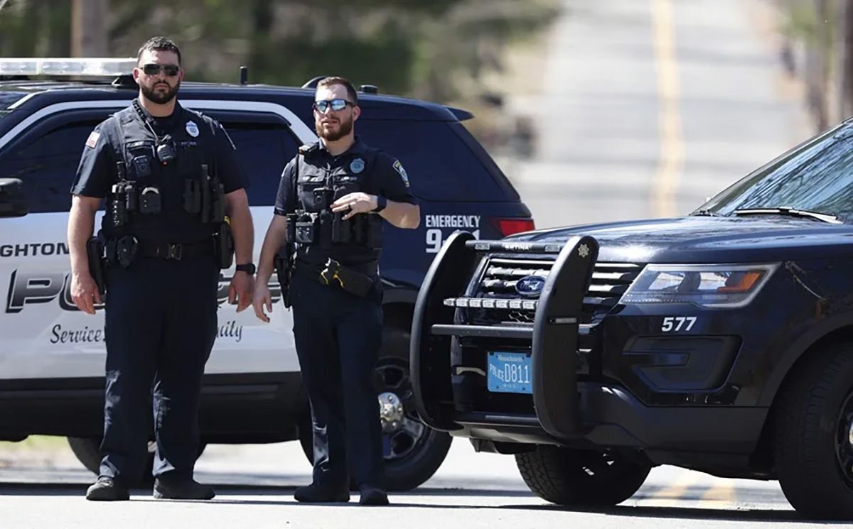 Boston, confirmó que en los últimos treinta días, detuvieron a casi 1.500 inmigrantes. Miembros del Departamento de Policía de Dighton bloquean una carretera en Dighton, Massachusetts en Boston, Estados Unidos. Crédito: EFE/EPA/CJ GUNTHER.