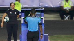 ¿Ojos bien abiertos? Ya está el árbitro para la semifinal entre Argentina y Brasil