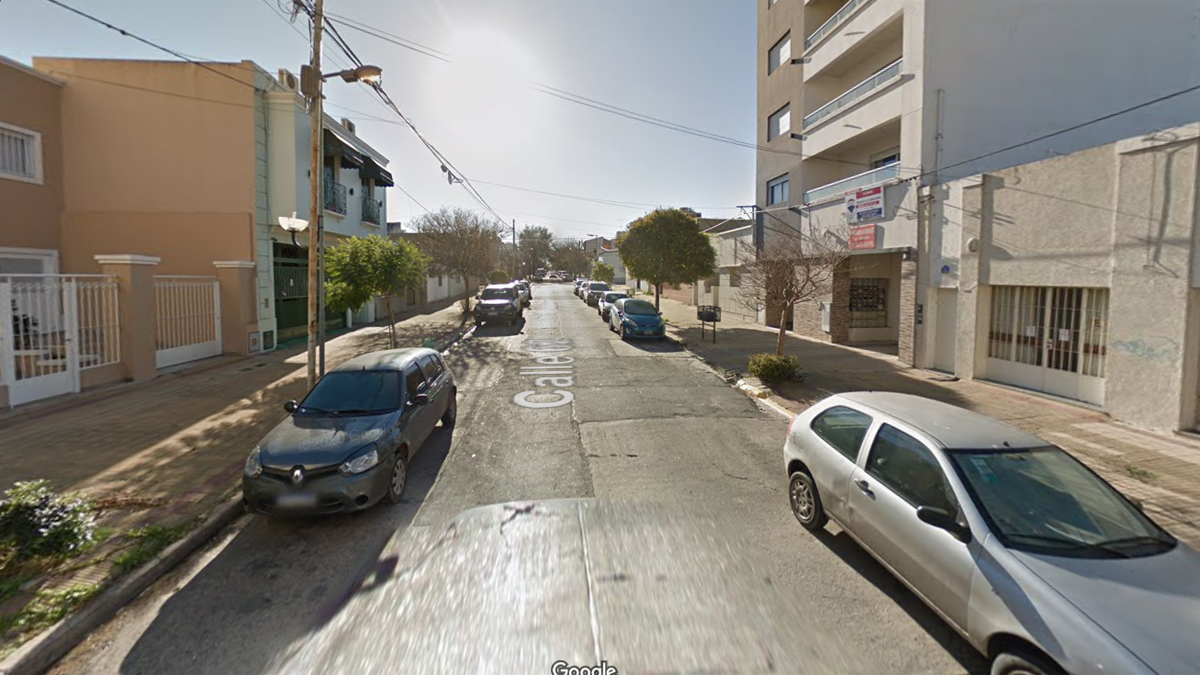 La mujer ingresaba a su domicilio cuando fue abordada por los motochorros.